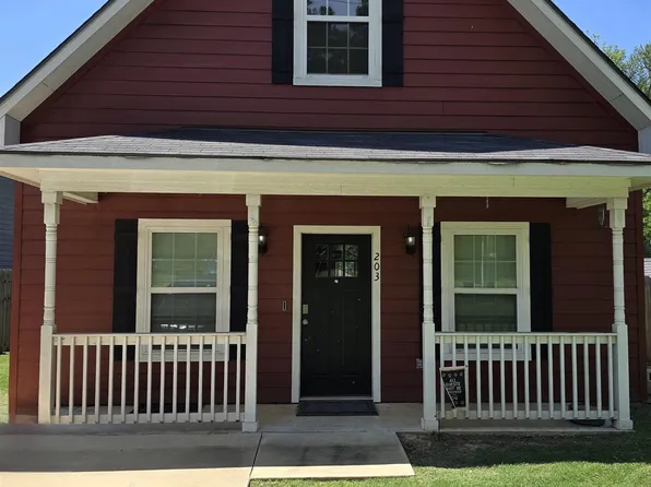 203 W Gay Ave, Gladewater, TX 75647