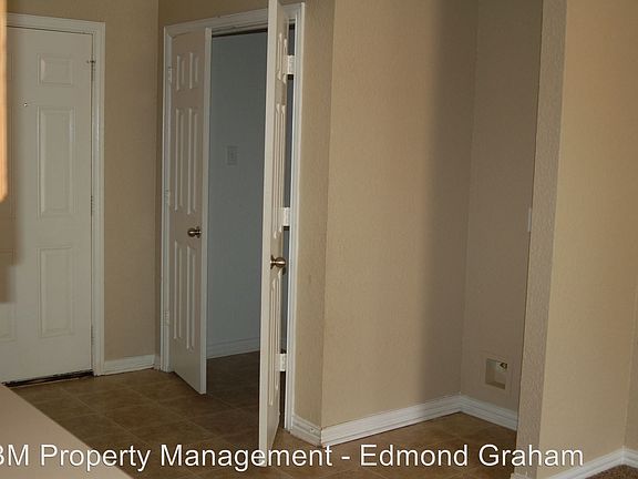 5th image of 1709 N Kaufman St #B