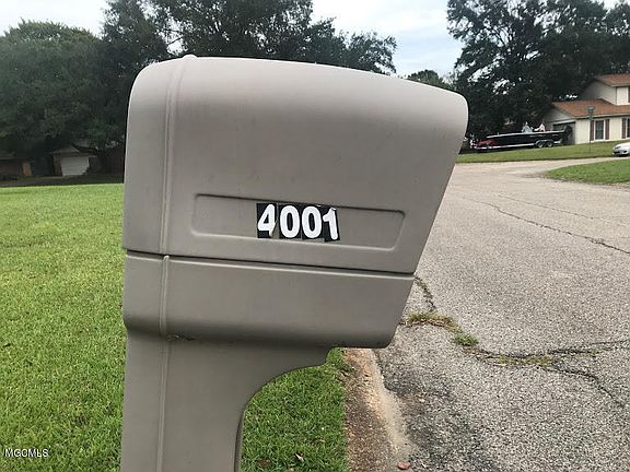 2nd image of 4001 Sandridge Dr