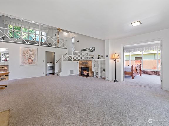 3rd image of 2033 Melrose Street