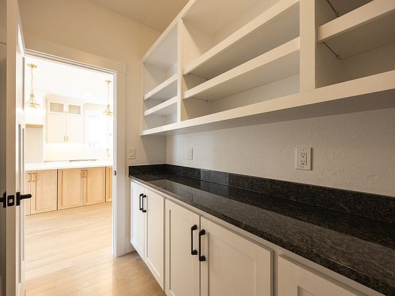 5th image of 26 Thomas Mann Cir #37