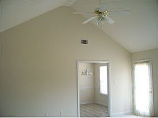 3rd image of 3815 Oxford Dr