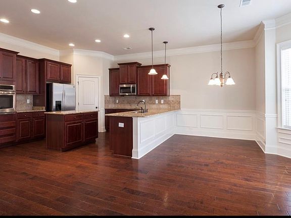 5th image of 222 Brixton Pl