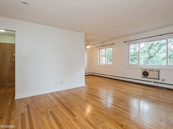 2nd image of 820 Seward St APT 3E