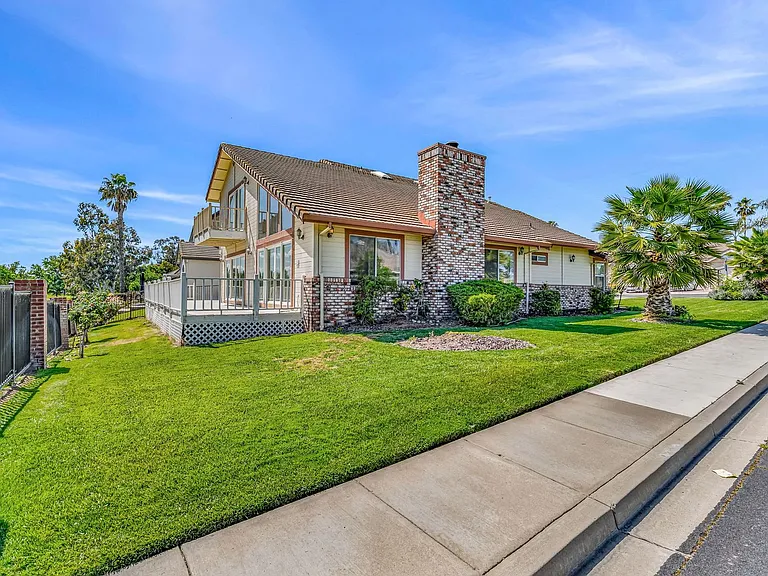 5650 Edgeview Dr — Photo 4