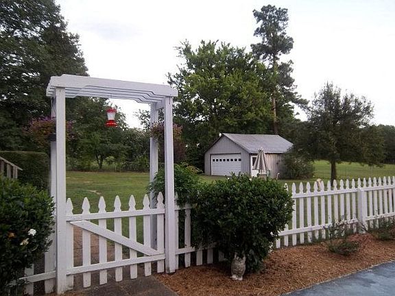 4th image of 111 Scarborough Dr