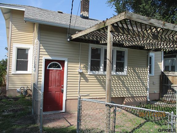 3rd image of 943 W Military Ave