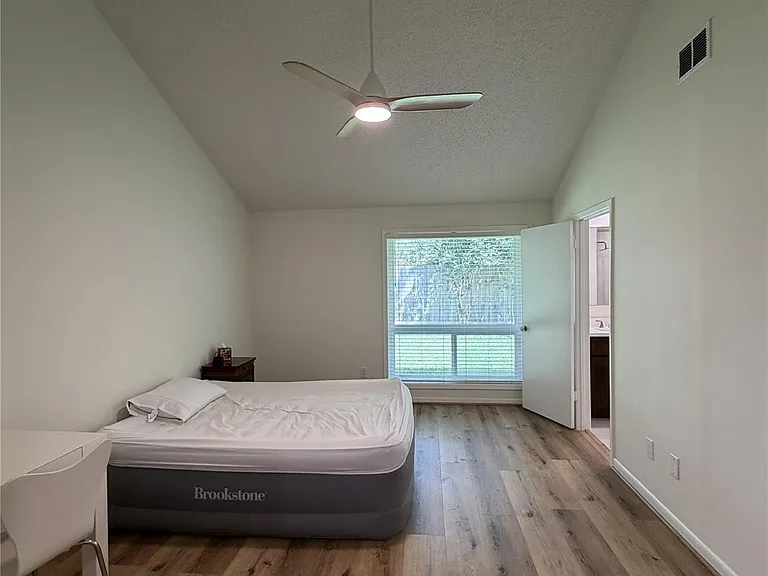 2211 Brook View Ln — Photo 7