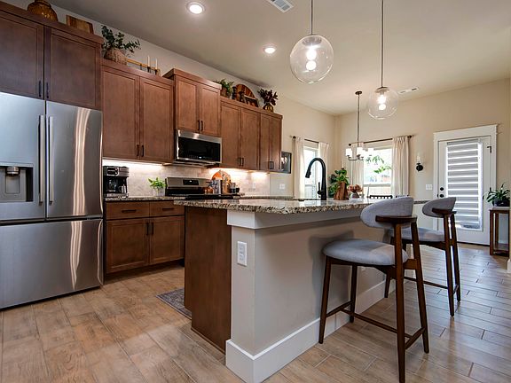 4th image of 1104 W Pebblebrooke Drive