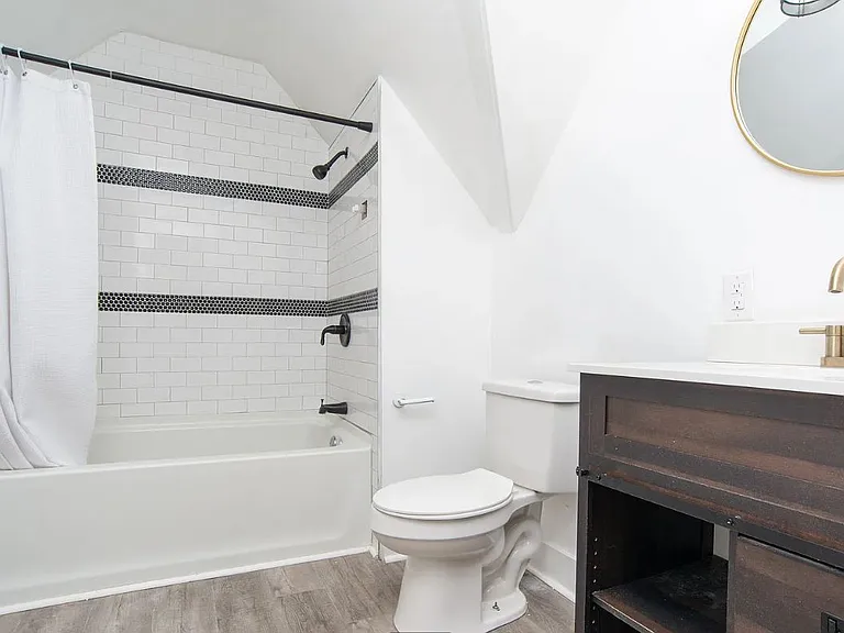 1745 Union St — Photo 21