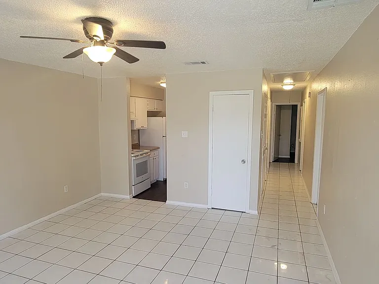3019 Aspin Dr — Photo 3