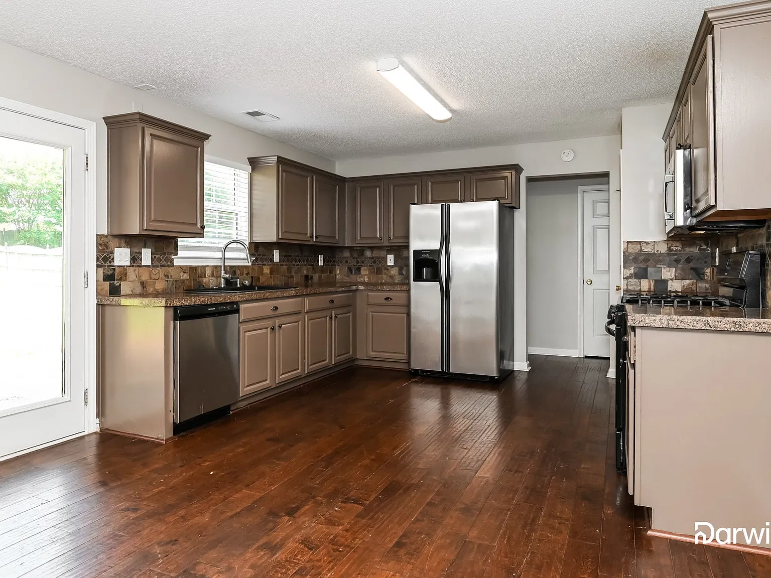 4 bed, 3.5 bath, 3002 sqft, $2,495 — Photo 3