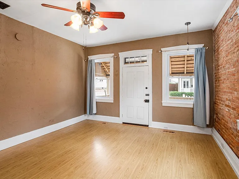 1003 N Benton Ave — Photo 4