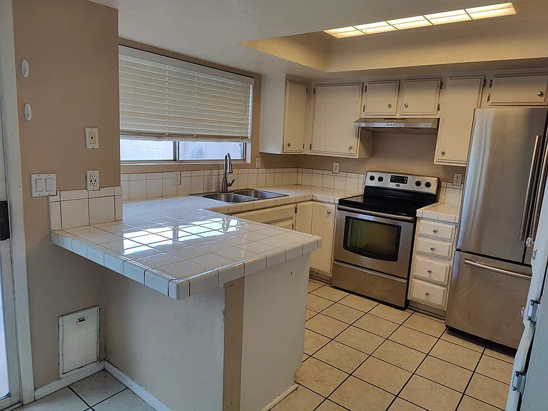 1028 E Bendix Dr — Photo 6
