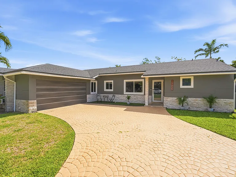 19655 NW 62nd Ct — Photo 1