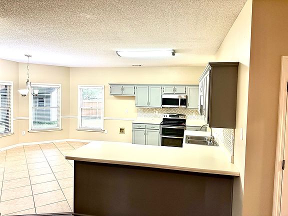 4th image of 614 Merriweather Dr
