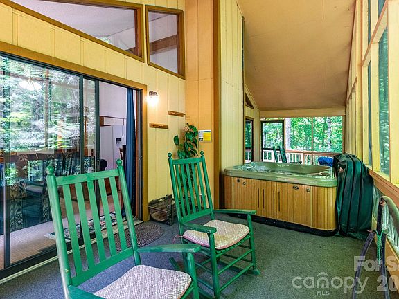3rd image of 86 Mountain Rd