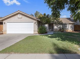 20 Daisy Ln, Sanger, CA 93657