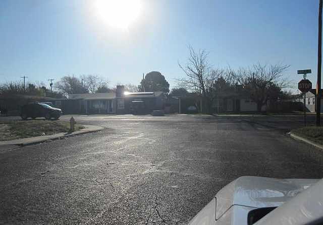 2nd image of 2727 N Colonial Dr