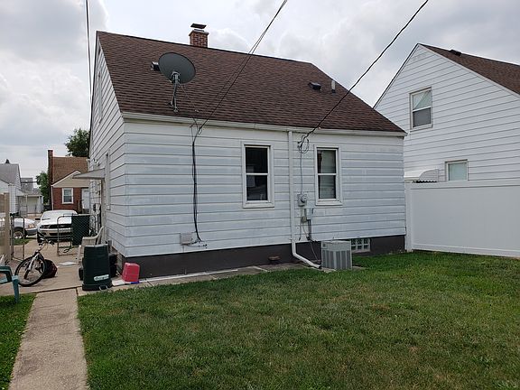 5th image of 1054 Mill St
