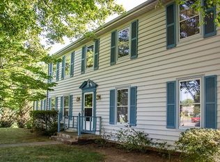 1902 Queensmill Dr, Salem, VA 24153