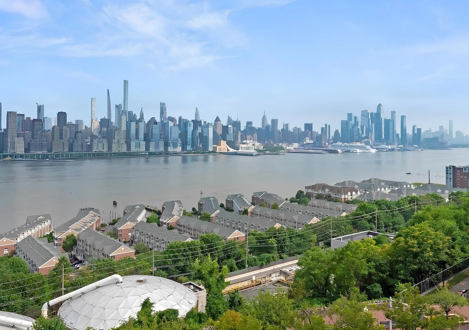 1 bed, 1.0 bath, 600 sqft, $2,600 — Photo 1