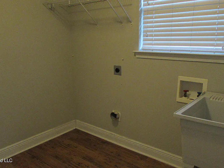 14597 Bruce Cv S — Photo 17