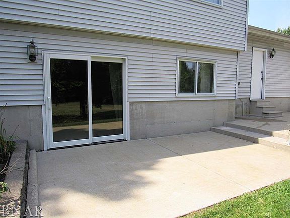 4th image of 3039 Hilltop Dr