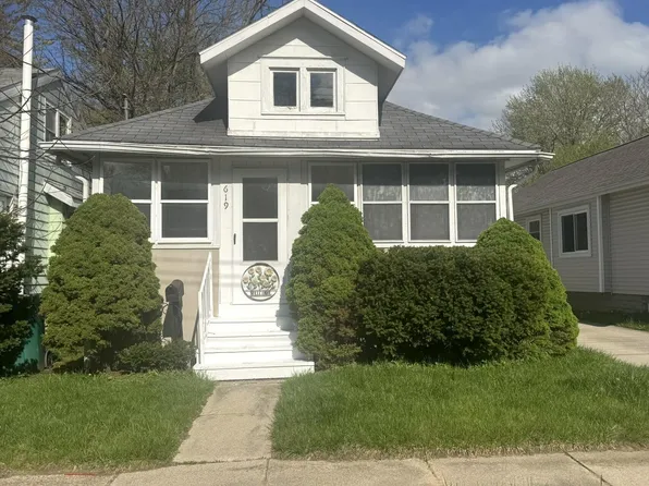 619 Lathrop St, Lansing, MI 48912