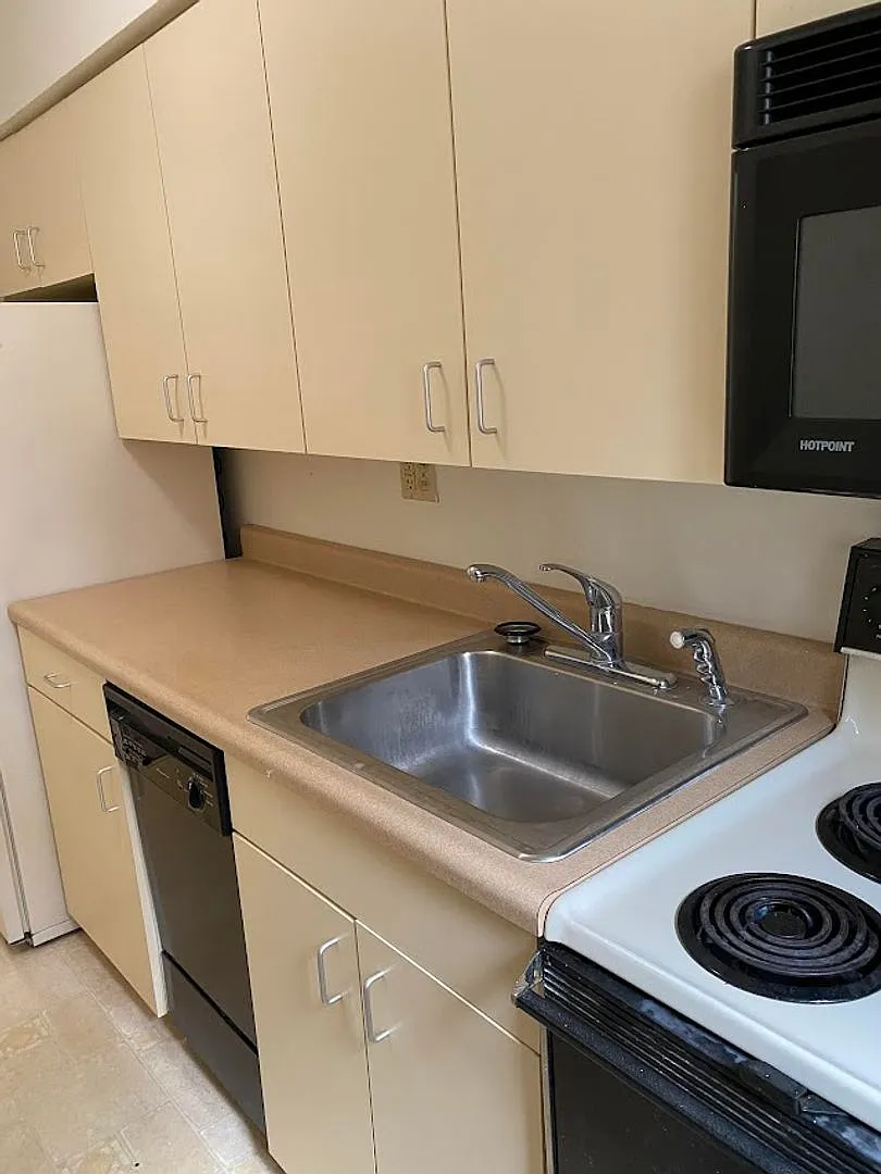 926 Ivy Street — Photo 2