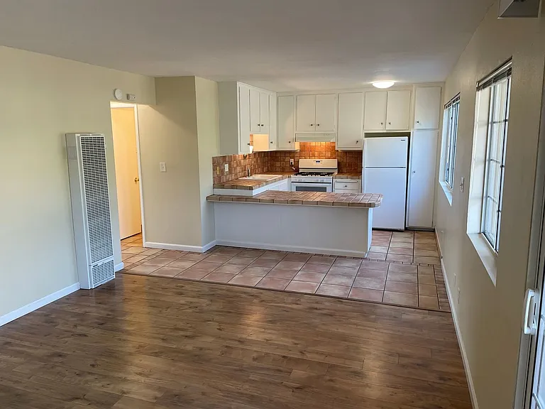 4700 Dexter Dr — Photo 5