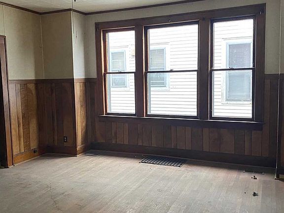 4th image of 1026 E Chandler Ave