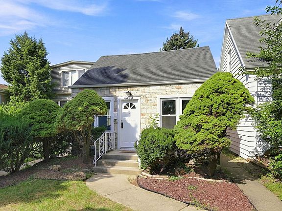 2nd image of 4438 N Narragansett Ave