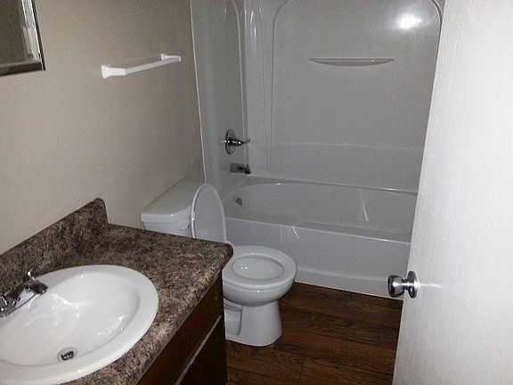 5th image of 745 Pointe Ct APT B