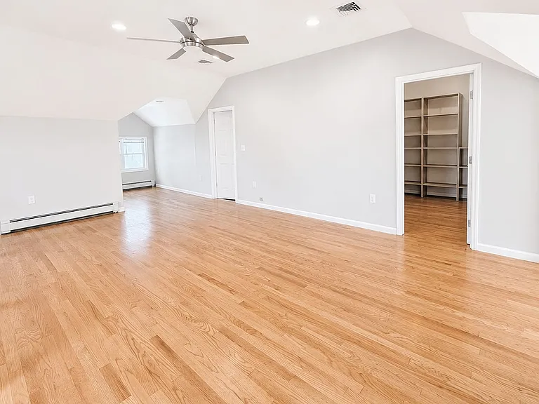 24 Sunderland Ave — Photo 22