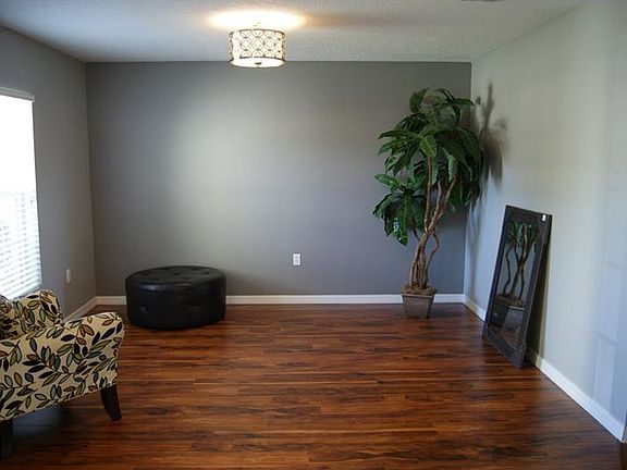 3rd image of 806 Deer Glen Ct