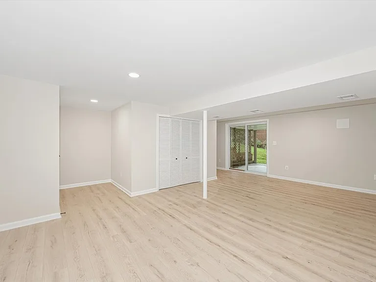 8624 Parliament Dr — Photo 31