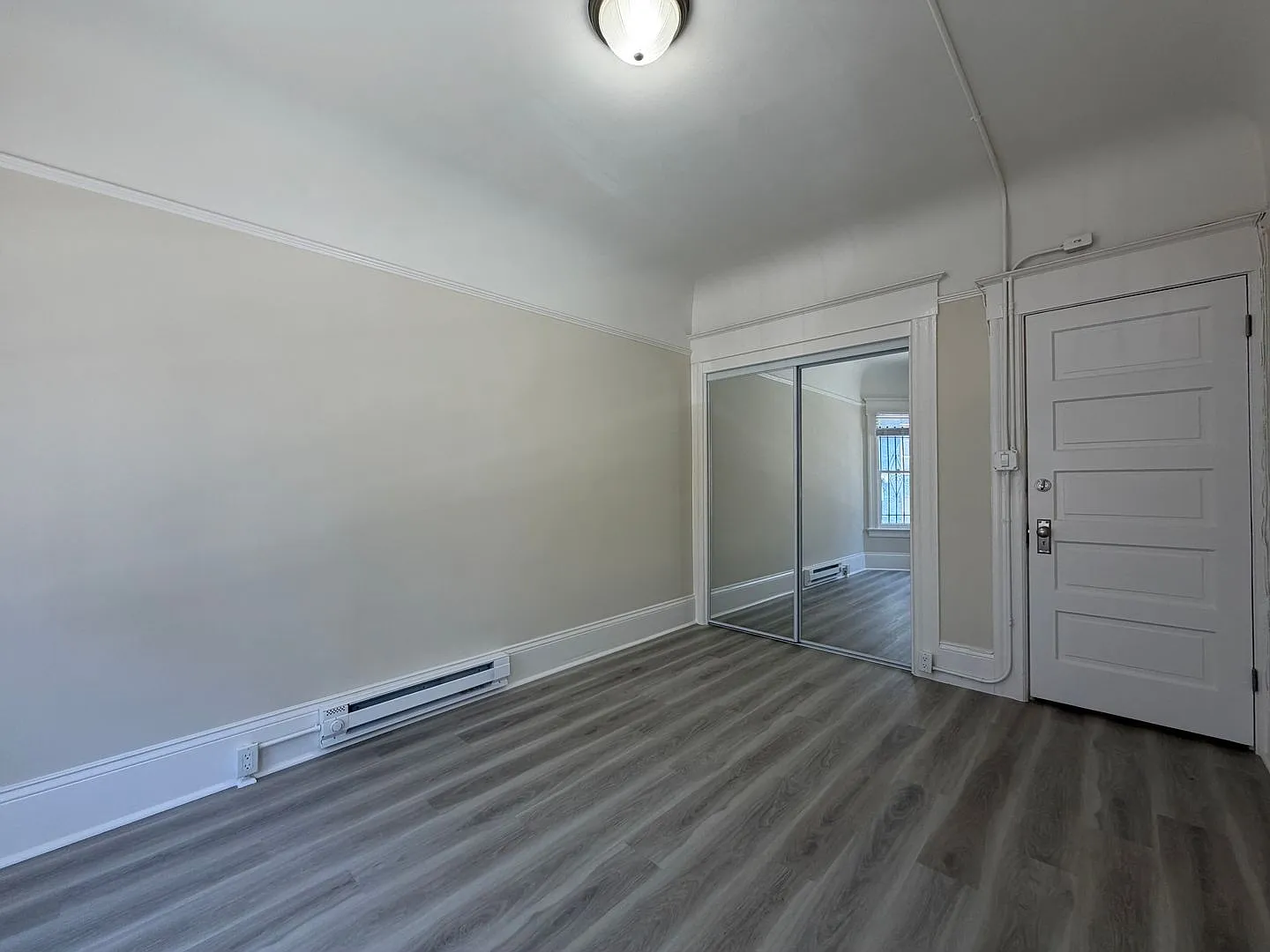 Edwardian 2BR/2BA in SOMA W/Open Floorplan — Photo 4