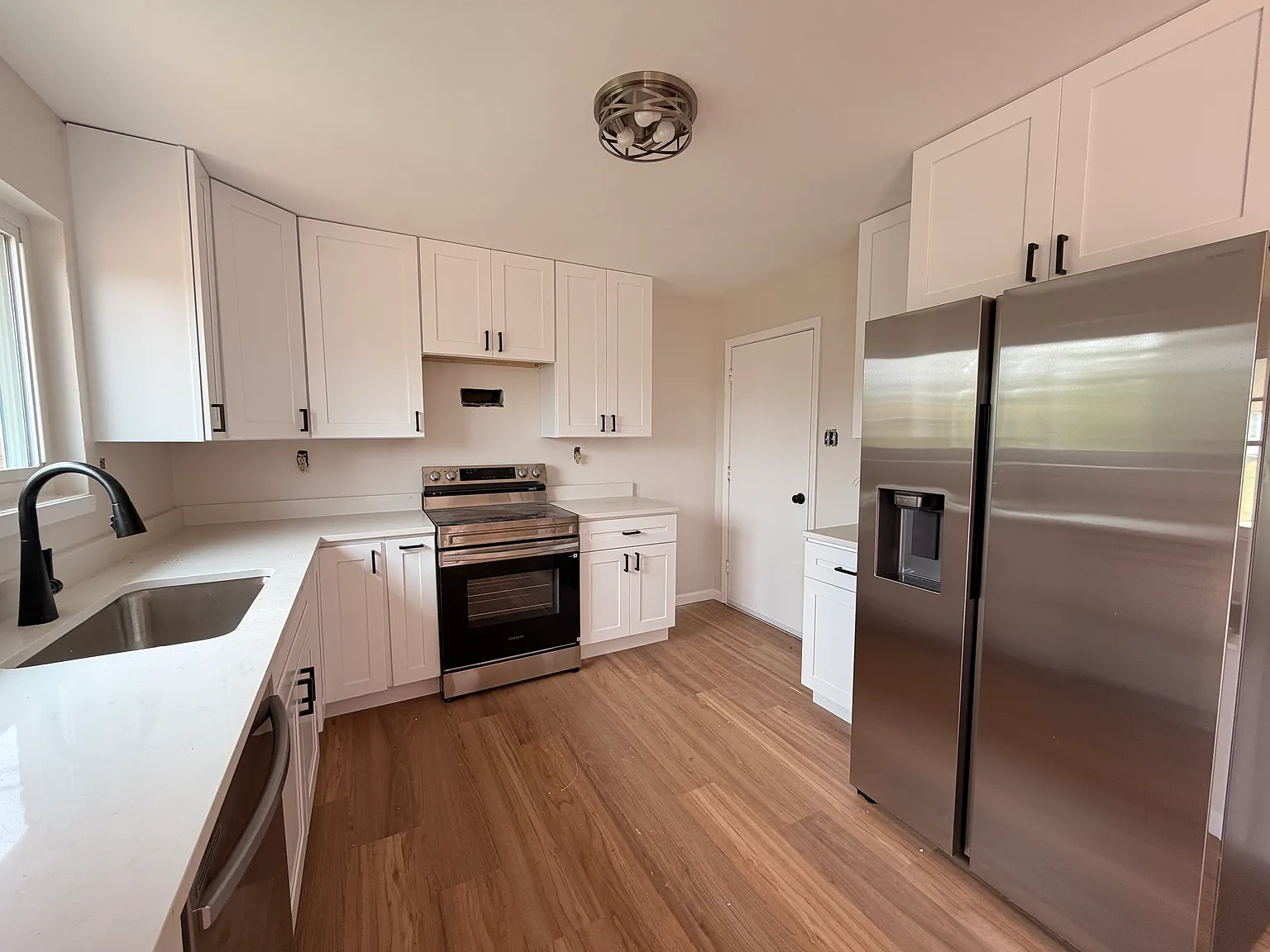 4 bed, 1.5 bath, 1080 sqft, $2,150 — Photo 2