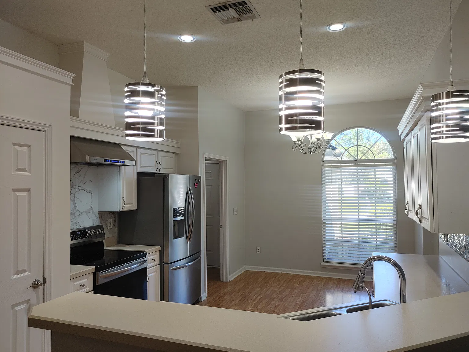 3 bed, 1542 sqft, $2,200 — Photo 2