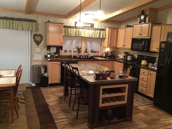 Kitchen island/bar w/stools