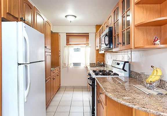 5th image of 387 Grand St APT K1604