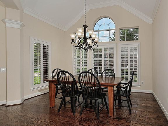 5th image of 2 Bloomsbury Ct