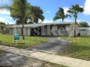 6941 SW 5th St, Hollywood, FL 33023