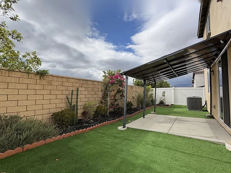 1685 Camellia Ln — Photo 28
