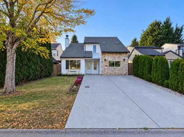 6187 194th St, Surrey, BC V3S 7L4
