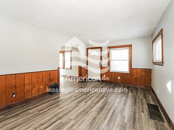 1579901_002_living_room_2.jpg