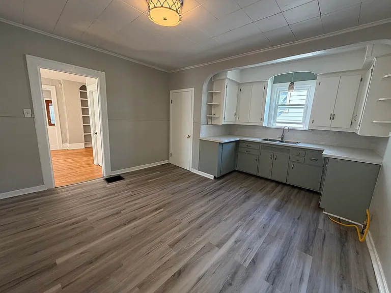 71 Sawyer Ave — Photo 2