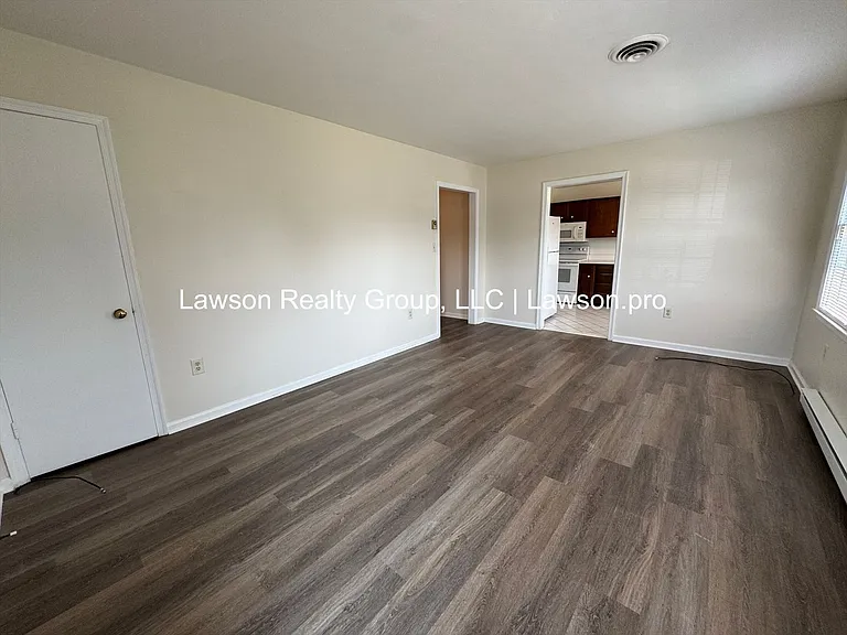 623-625 Moran Ave — Photo 3