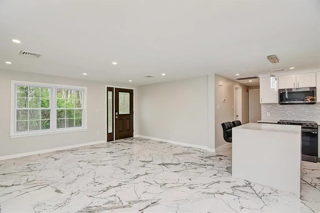 4 bed, 1560 sqft, $3,800 — Photo 4